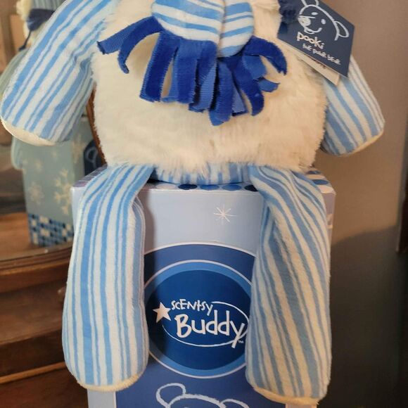 Retired Scentsy Buddy Pooki The Polar Bear in Box - Picture 3 of 6